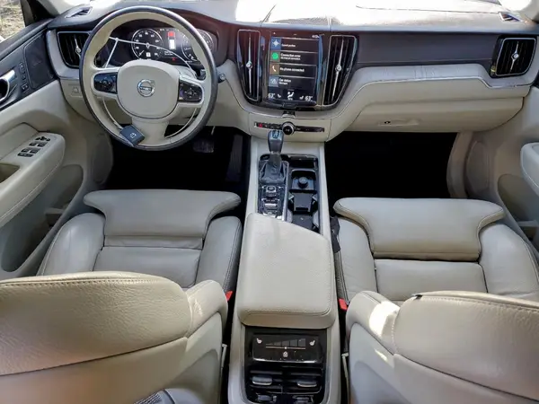YV4A22RL9L1576527 2020 VOLVO XC60 - Image 8