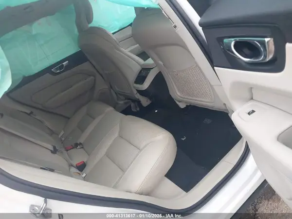 YV4A22RLXJ1040411 2018 VOLVO XC60 - Image 8