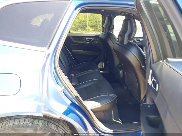 YV4A22RM4J1040672 2018 VOLVO XC60 - Image 8