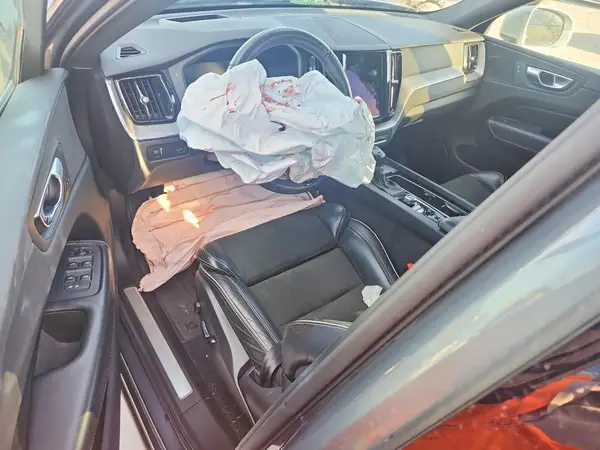 YV4A22RM6J1035375 2018 VOLVO XC60 - Image 8