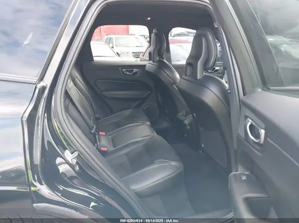 YV4A22RM7J1001347 2018 VOLVO XC60 - Image 8