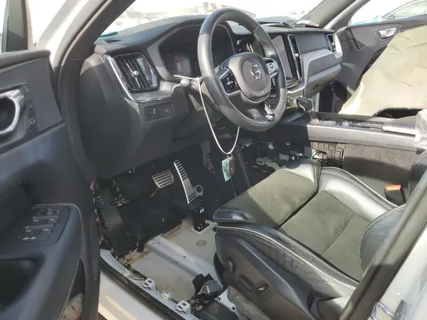 YV4A22RM7J1011778 2018 VOLVO XC60 - Image 8