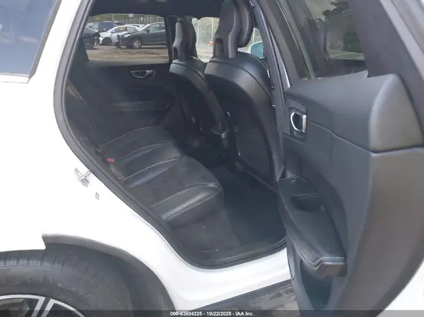 YV4A22RMXJ1094896 2018 VOLVO XC60 - Image 8