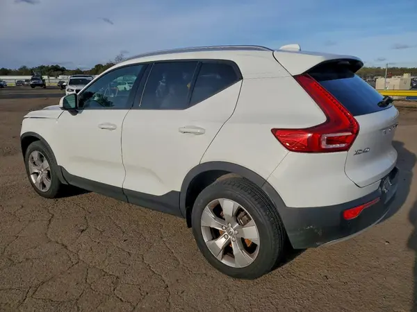 YV4AC2HK0L2210889 2020 VOLVO XC40 - Image 2