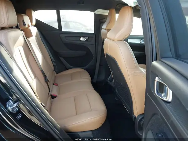 YV4AC2HK0L2327565 2020 VOLVO XC40 - Image 8