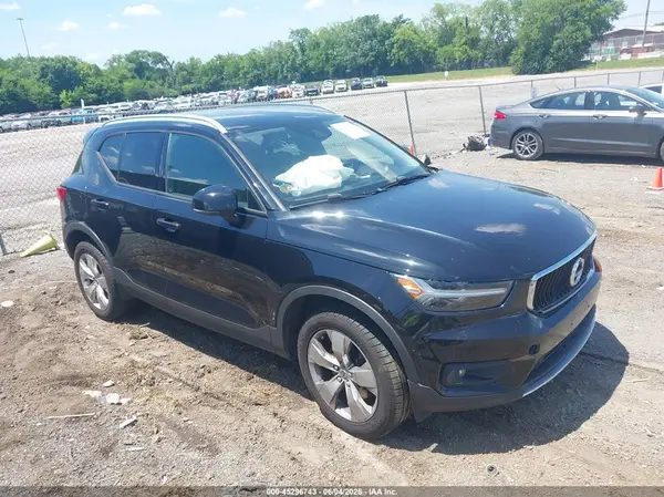 YV4AC2HK0M2531588 2021 VOLVO XC40 - Image 1