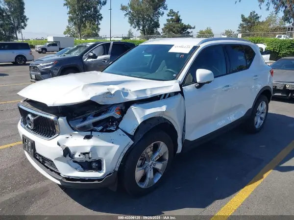 YV4AC2HK1M2398873 2021 VOLVO XC40 - Image 2