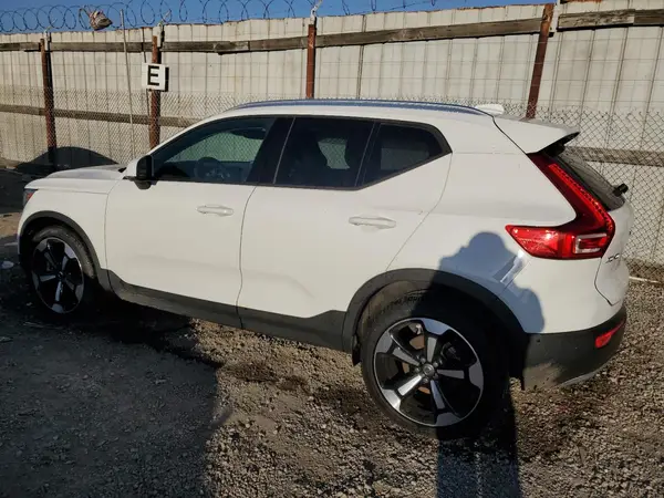 YV4AC2HK4K2154423 2019 VOLVO XC40 - Image 2