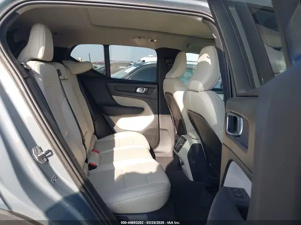YV4AC2HK4L2245385 2020 VOLVO XC40 - Image 8