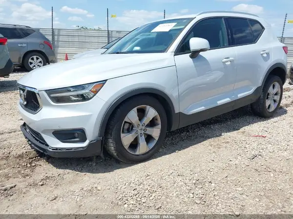 YV4AC2HK4M2486512 2021 VOLVO XC40 - Image 2