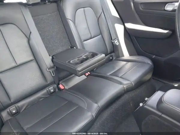 YV4AC2HK4M2486512 2021 VOLVO XC40 - Image 8
