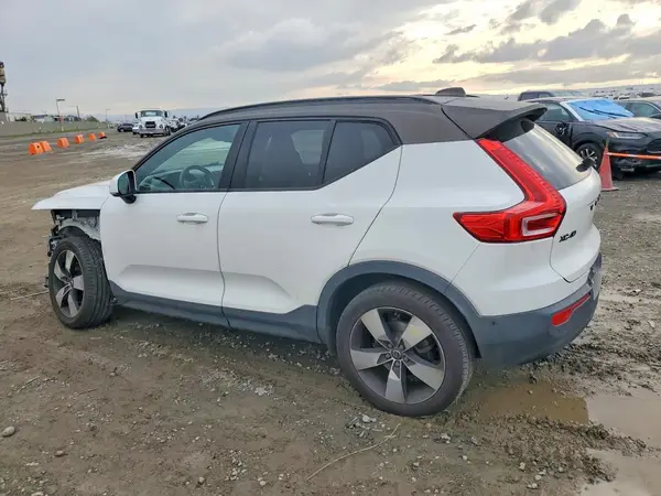 YV4AC2HK5K2118742 2019 VOLVO XC40 - Image 2