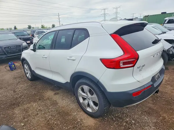 YV4AC2HK5L2209415 2020 VOLVO XC40 - Image 2