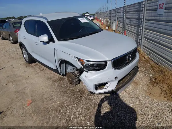 YV4AC2HK6N2748841 2022 VOLVO XC40 - Image 1