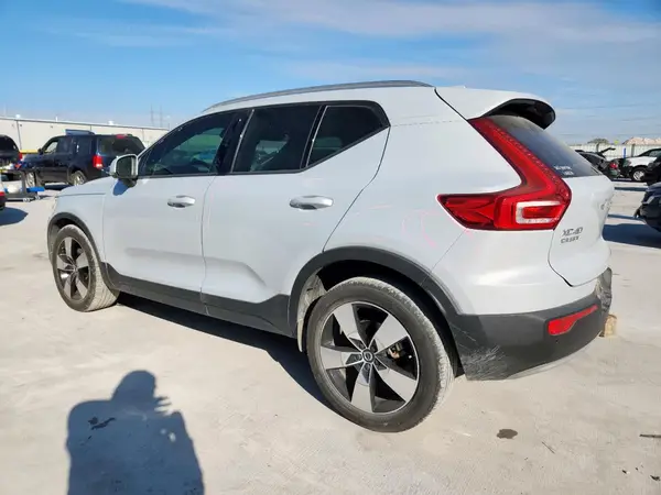 YV4AC2HK7L2232792 2020 VOLVO XC40 - Image 2