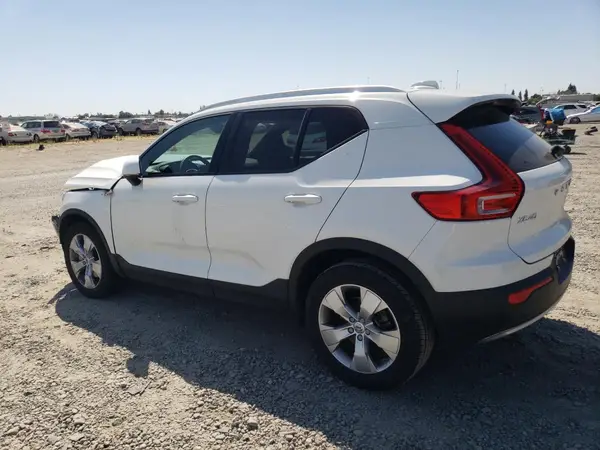 YV4AC2HK8K2123949 2019 VOLVO XC40 - Image 2