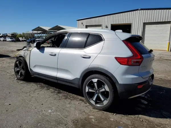 YV4AC2HK9L2244085 2020 VOLVO XC40 - Image 2