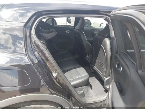 YV4AC2HL3K2118876 2019 VOLVO XC40 - Image 8