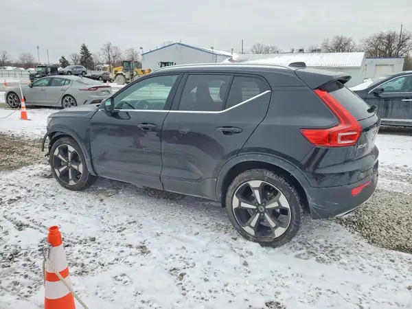 YV4AC2HL4K2057988 2019 VOLVO XC40 - Image 2