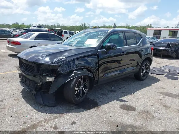 YV4AC2HL7L2318807 2020 VOLVO XC40 - Image 2