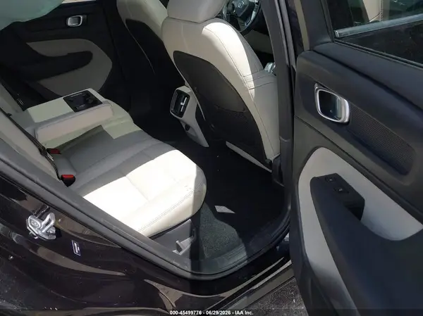 YV4AC2HL7L2318807 2020 VOLVO XC40 - Image 8