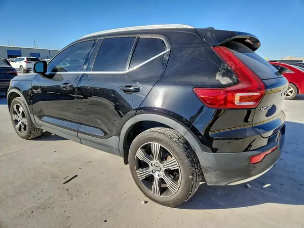 YV4AC2HLXM2562081 2021 VOLVO XC40 - Image 2