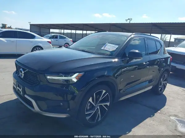 YV4AC2HM0K2057933 2019 VOLVO XC40 - Image 2