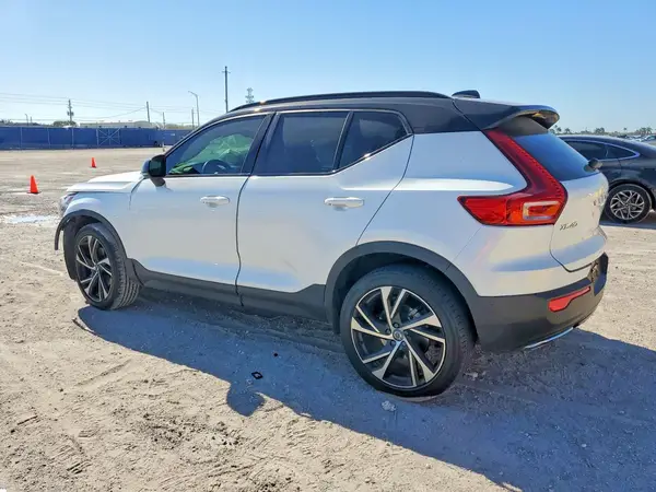 YV4AC2HM0L2172694 2020 VOLVO XC40 - Image 2
