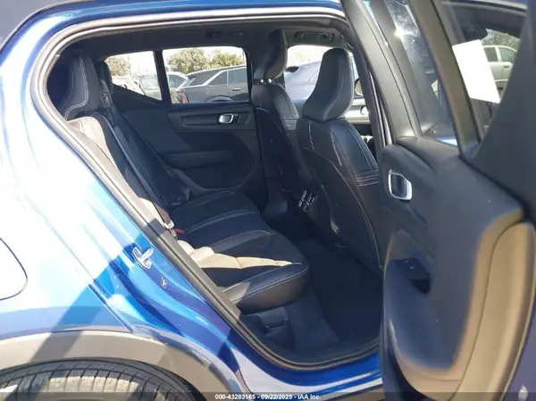 YV4AC2HM1L2301011 2020 VOLVO XC40 - Image 8