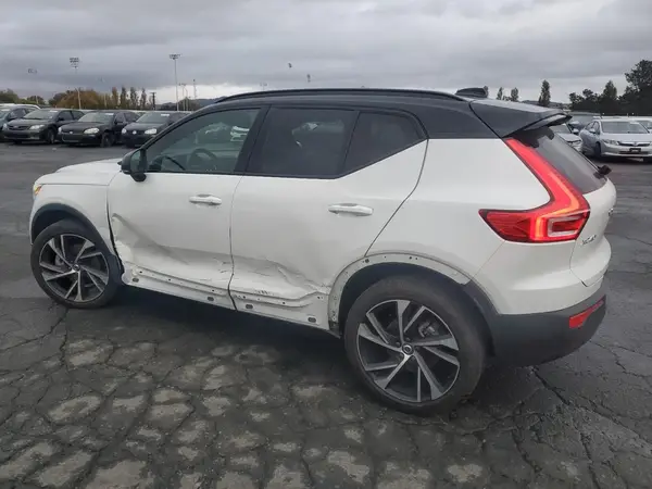 YV4AC2HM1M2399426 2021 VOLVO XC40 - Image 2