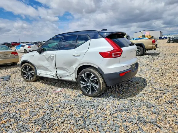 YV4AC2HM2M2542559 2021 VOLVO XC40 - Image 2