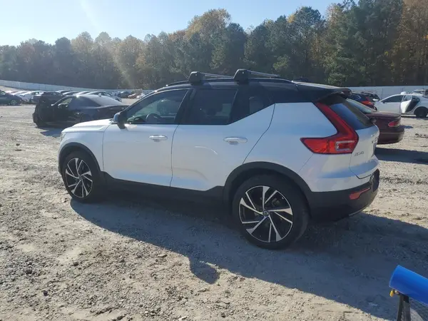 YV4AC2HM3M2513734 2021 VOLVO XC40 - Image 2