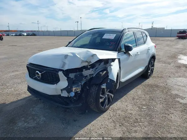 YV4AC2HM3M2521932 2021 VOLVO XC40 - Image 2