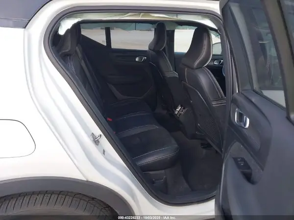 YV4AC2HM3M2521932 2021 VOLVO XC40 - Image 8