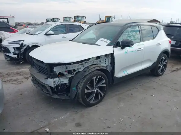 YV4AC2HM4K2113680 2019 VOLVO XC40 - Image 2