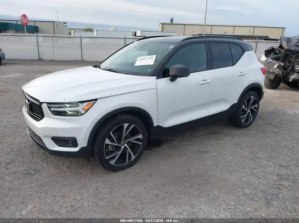 YV4AC2HM4L2241046 2020 VOLVO XC40 - Image 2