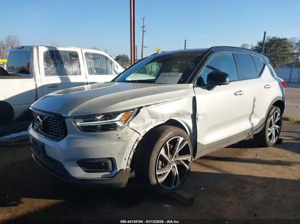 YV4AC2HM4M2429521 2021 VOLVO XC40 - Image 2