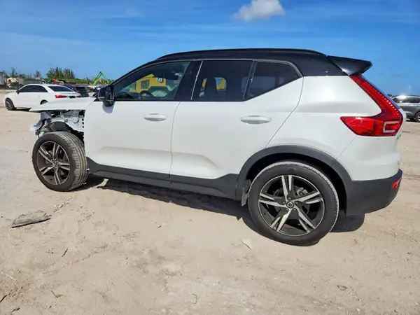 YV4AC2HM4M2491372 2021 VOLVO XC40 - Image 2