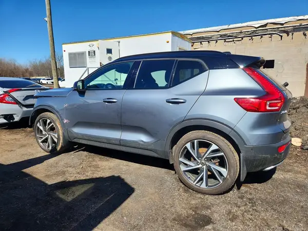 YV4AC2HM6K2057788 2019 VOLVO XC40 - Image 2