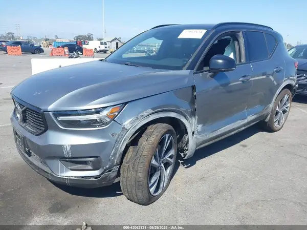 YV4AC2HM6K2112773 2019 VOLVO XC40 - Image 2