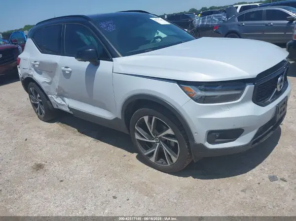 YV4AC2HM8N2741858 2022 VOLVO XC40 - Image 1