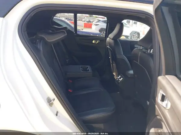 YV4AC2HM9K2059633 2019 VOLVO XC40 - Image 8