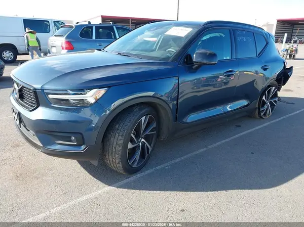 YV4AC2HM9N2777946 2022 VOLVO XC40 - Image 2