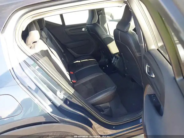 YV4AC2HM9N2777946 2022 VOLVO XC40 - Image 8