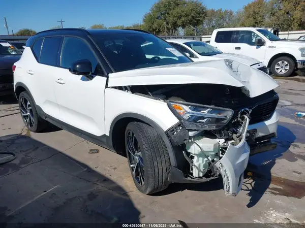YV4AC2HMXL2345850 2020 VOLVO XC40 - Image 1
