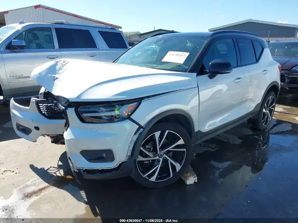 YV4AC2HMXL2345850 2020 VOLVO XC40 - Image 2