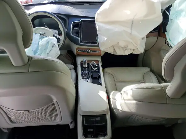 YV4BC0PL0H1107844 2017 VOLVO XC90 - Image 8