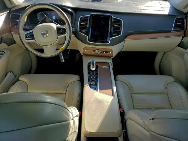 YV4BC0PL0H1147776 2017 VOLVO XC90 - Image 8