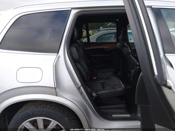 2016 VOLVO XC90 auction photo 8