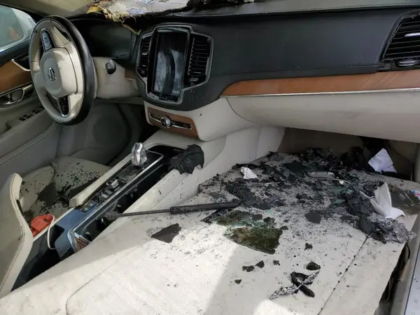 YV4BC0PLXG1076889 2016 VOLVO XC90 - Image 8